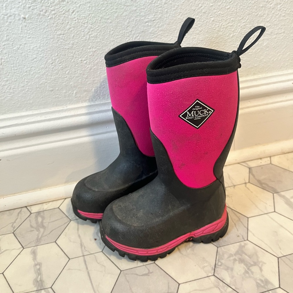 Toddler Muck Boot size 8